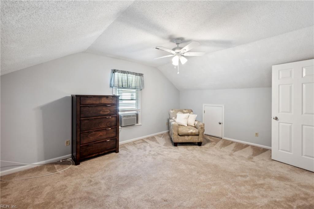 2104 Bromley CT