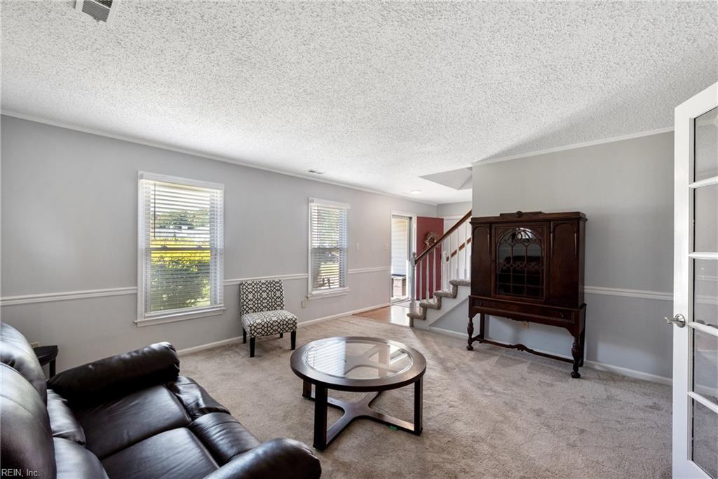 2104 Bromley CT