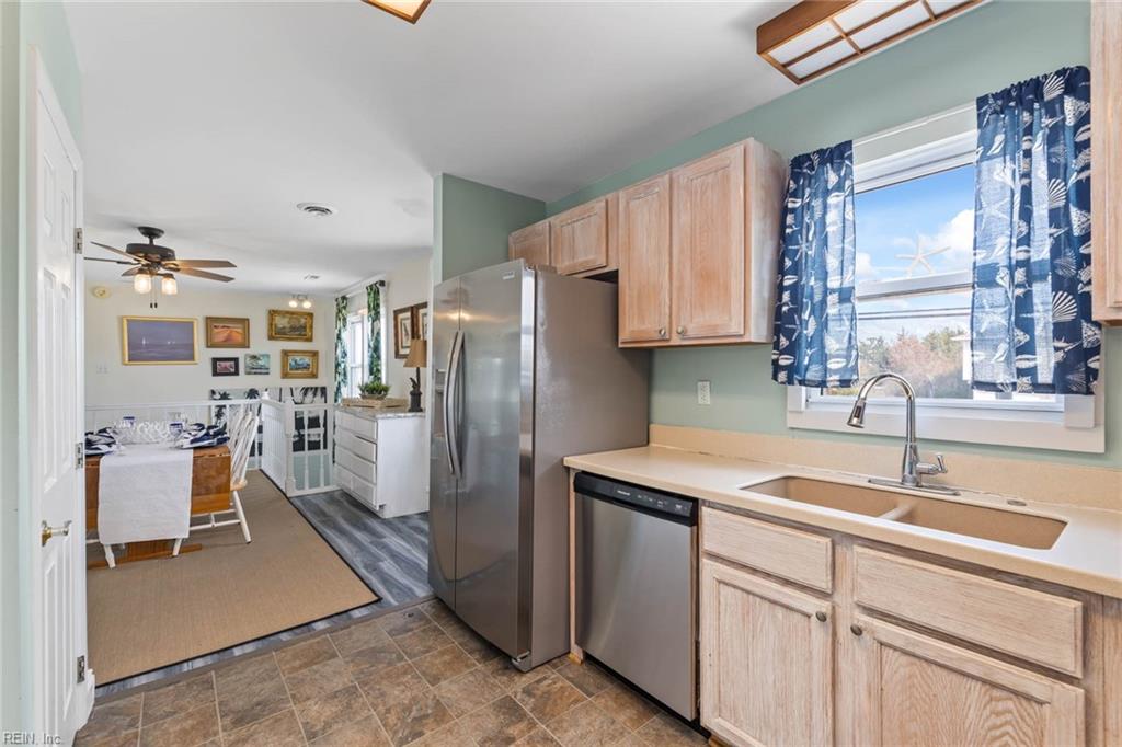 2733 Sandpiper RD
