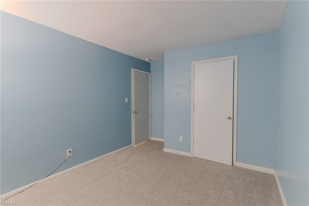 1400 Chickadee LN