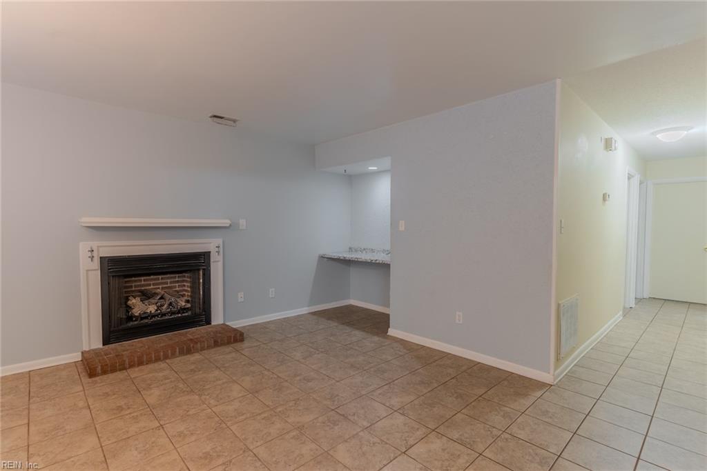 1400 Chickadee LN