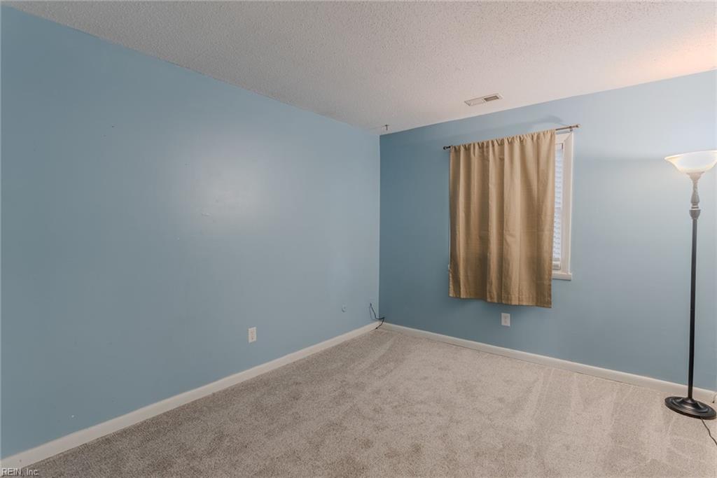 1400 Chickadee LN