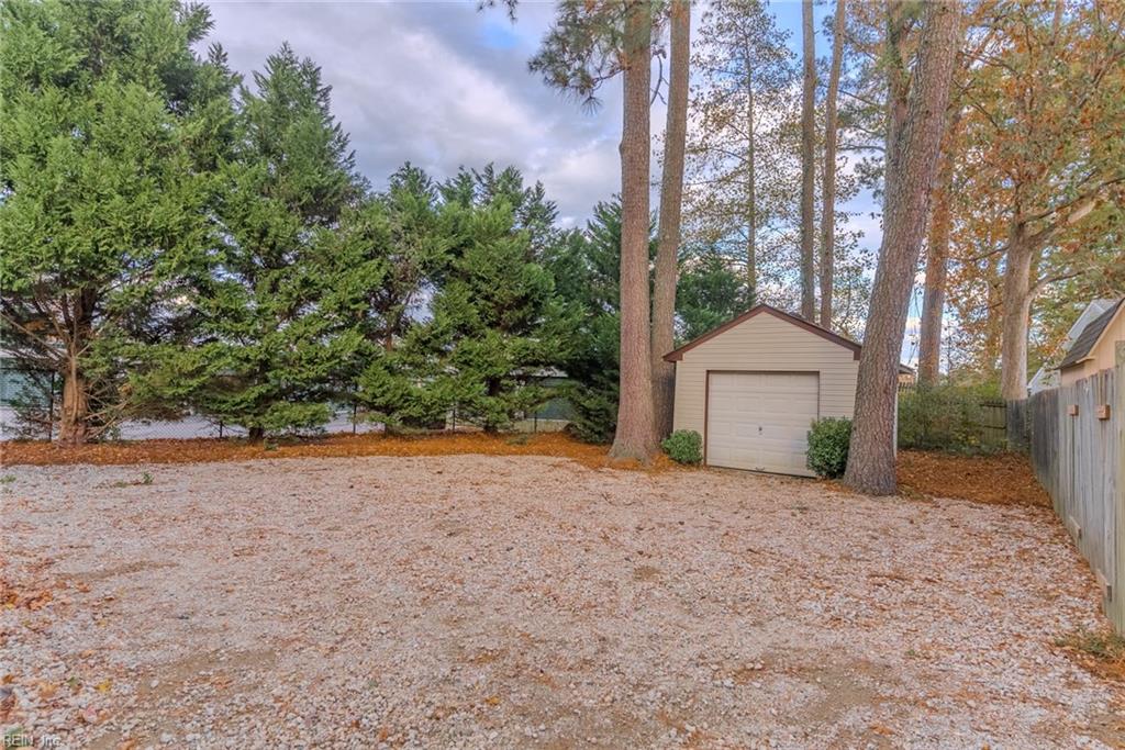 1400 Chickadee LN