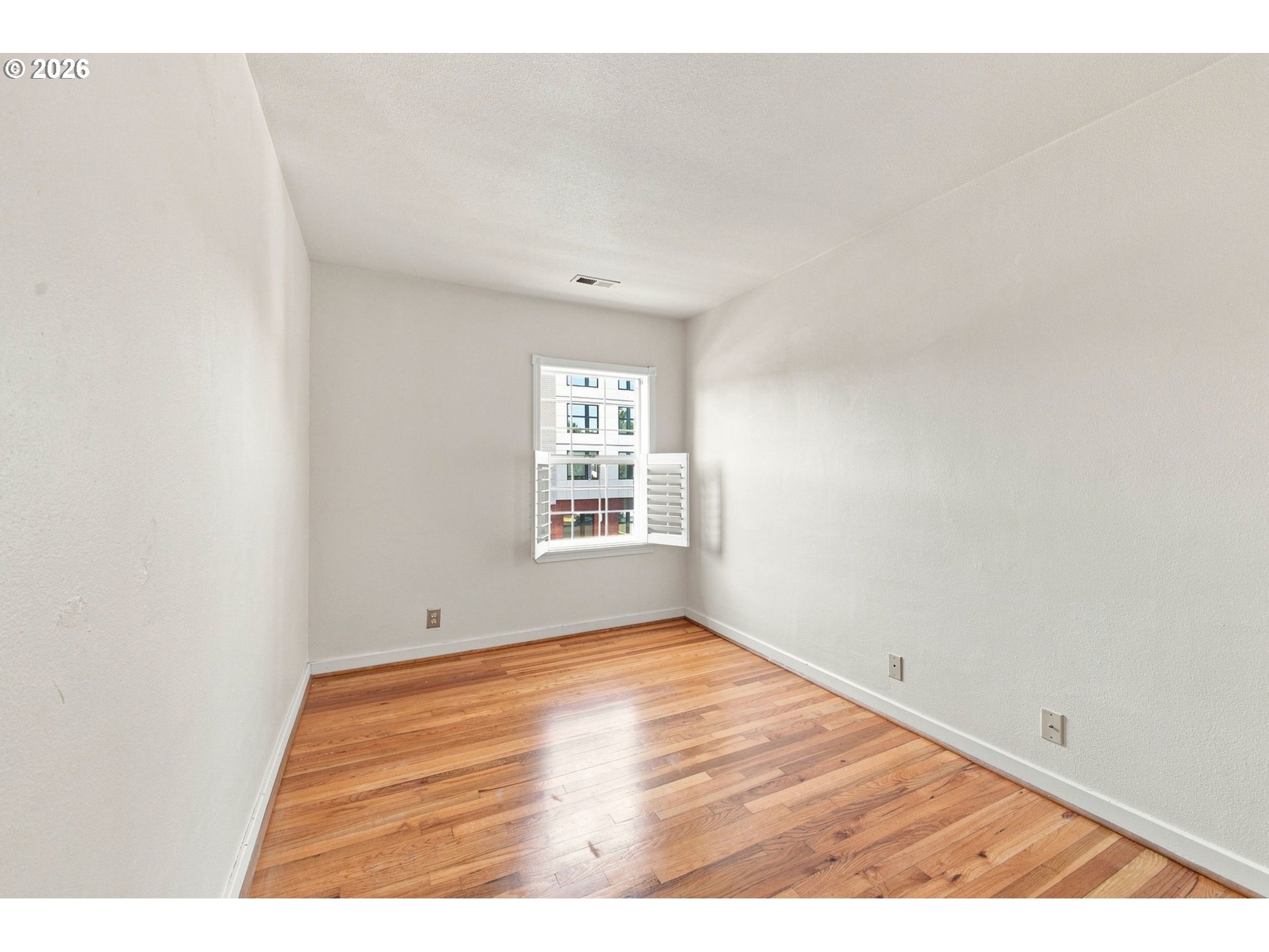 304 E 12TH ST D