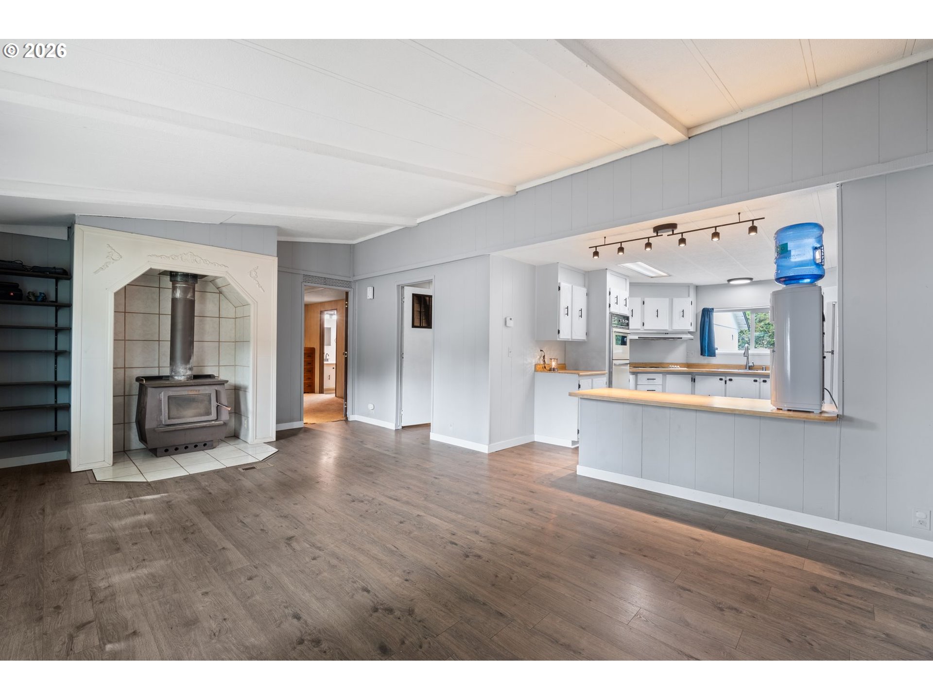12 ROSENBACH LN