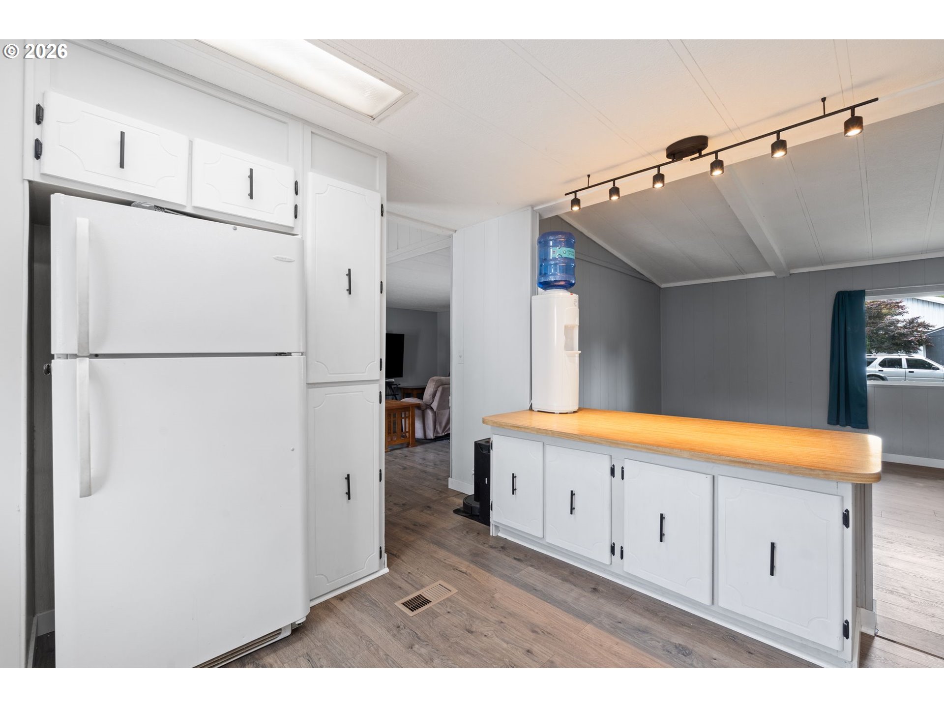 12 ROSENBACH LN