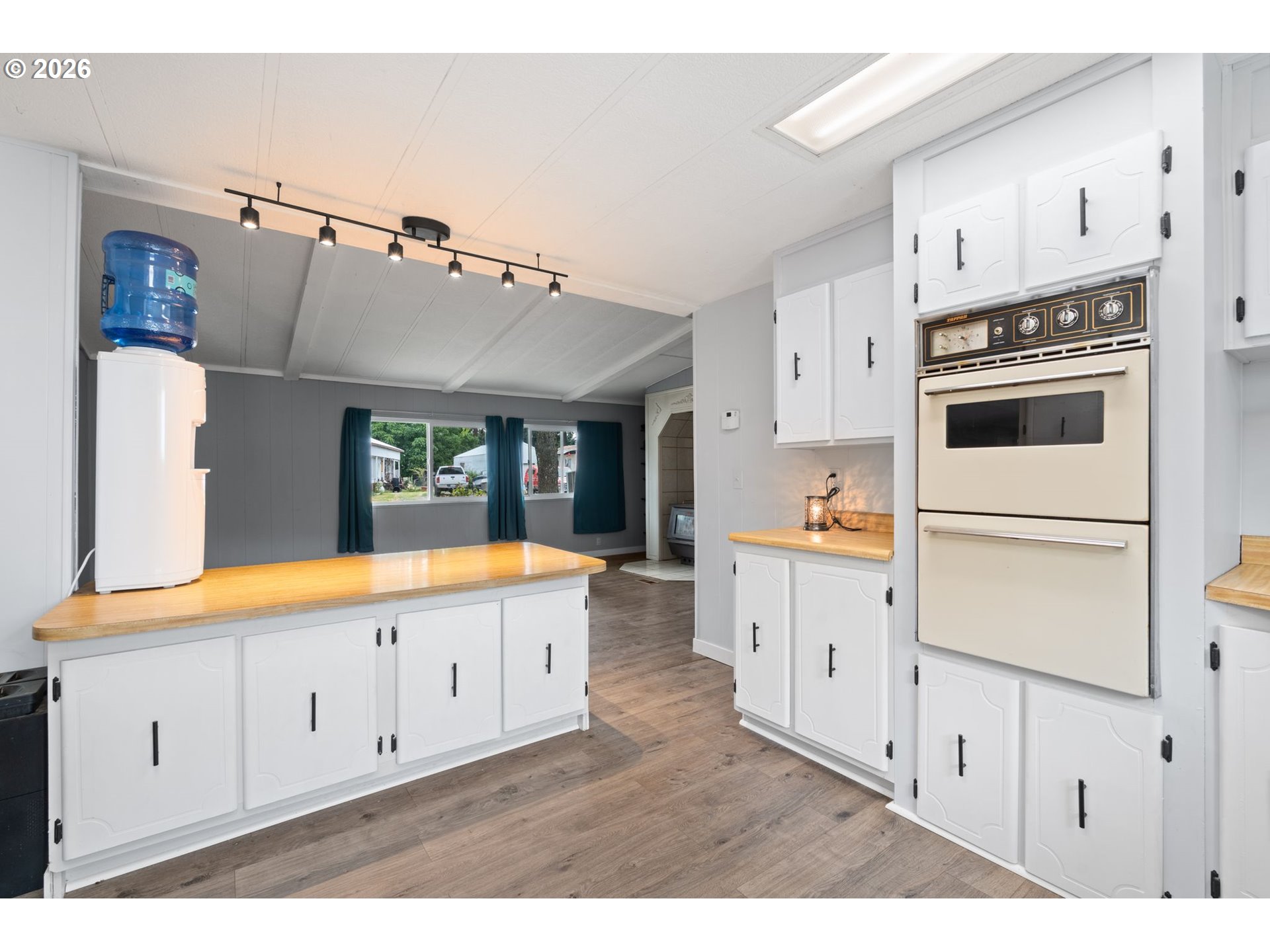 12 ROSENBACH LN