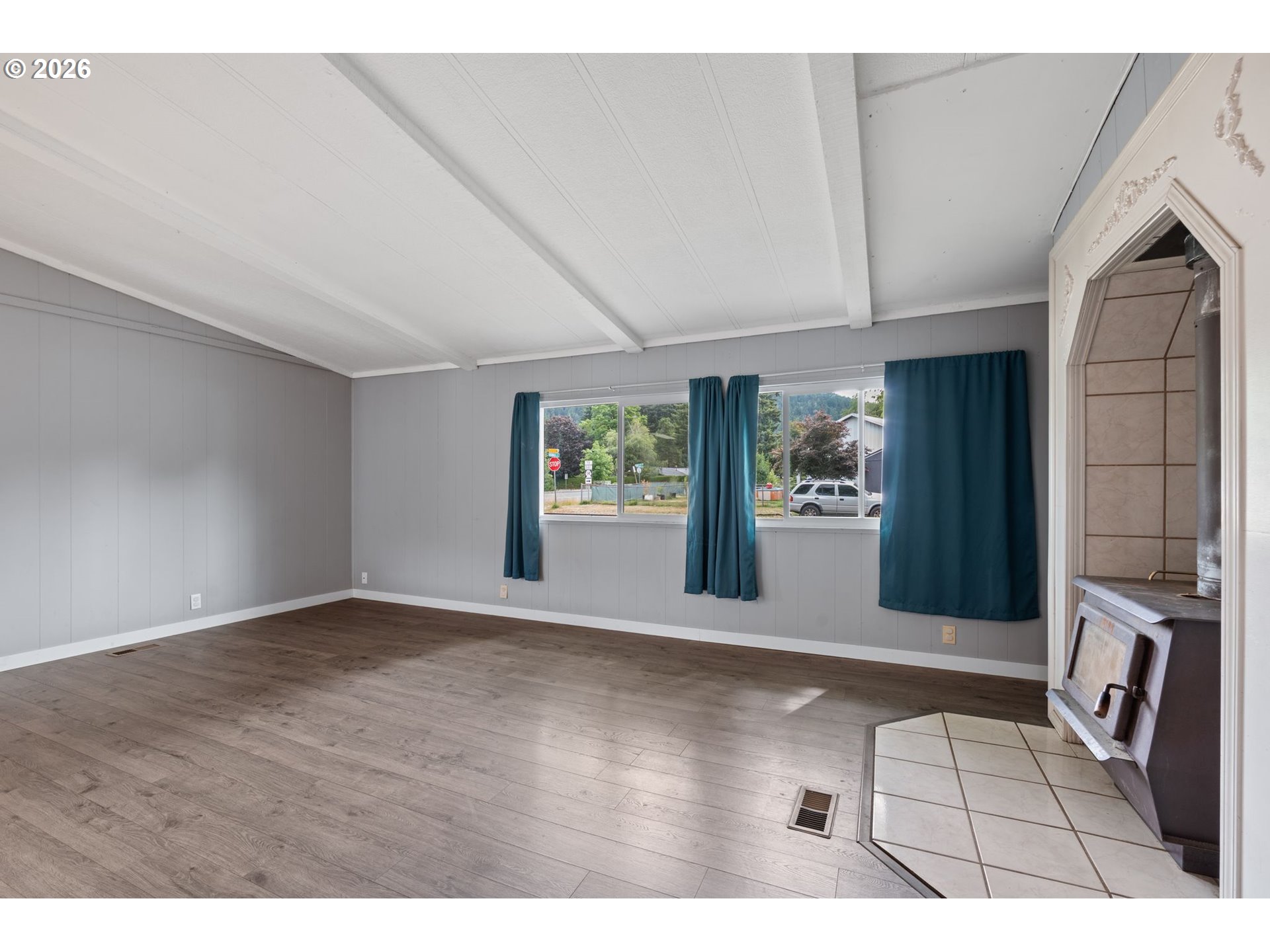 12 ROSENBACH LN