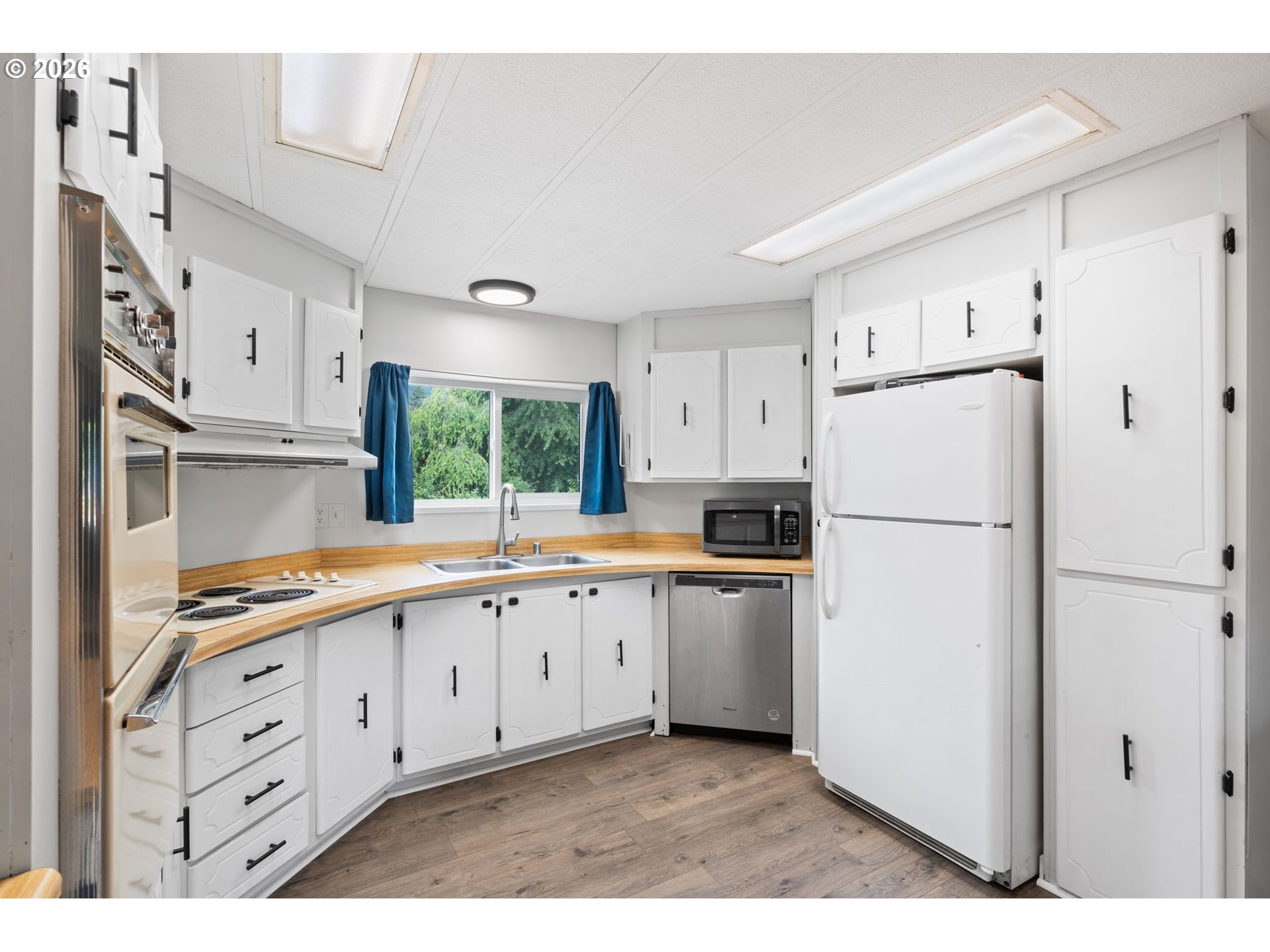 12 ROSENBACH LN