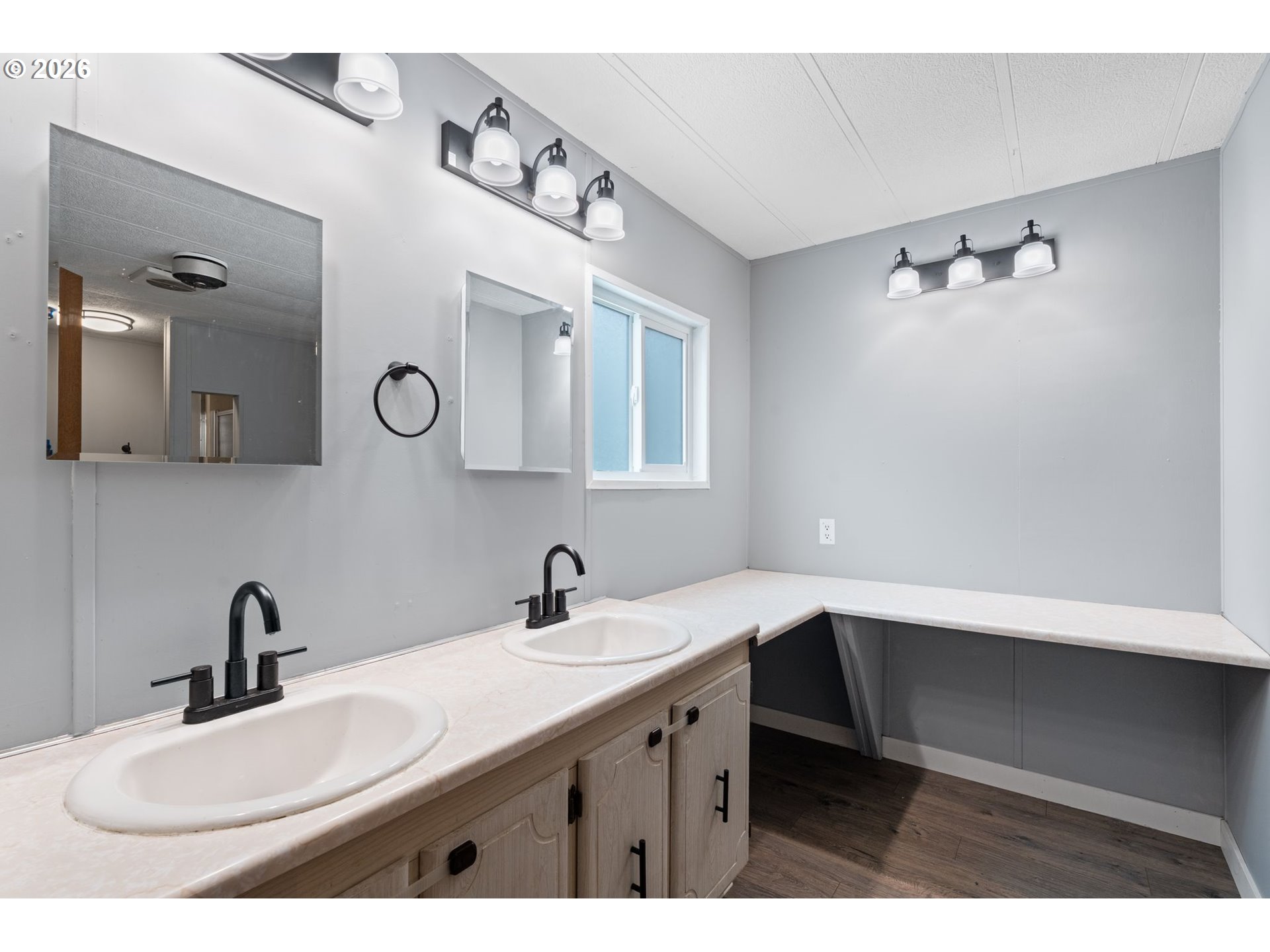 12 ROSENBACH LN