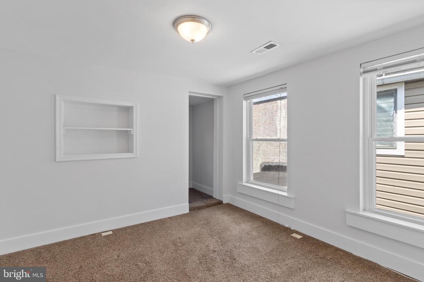 218 S Ann St S