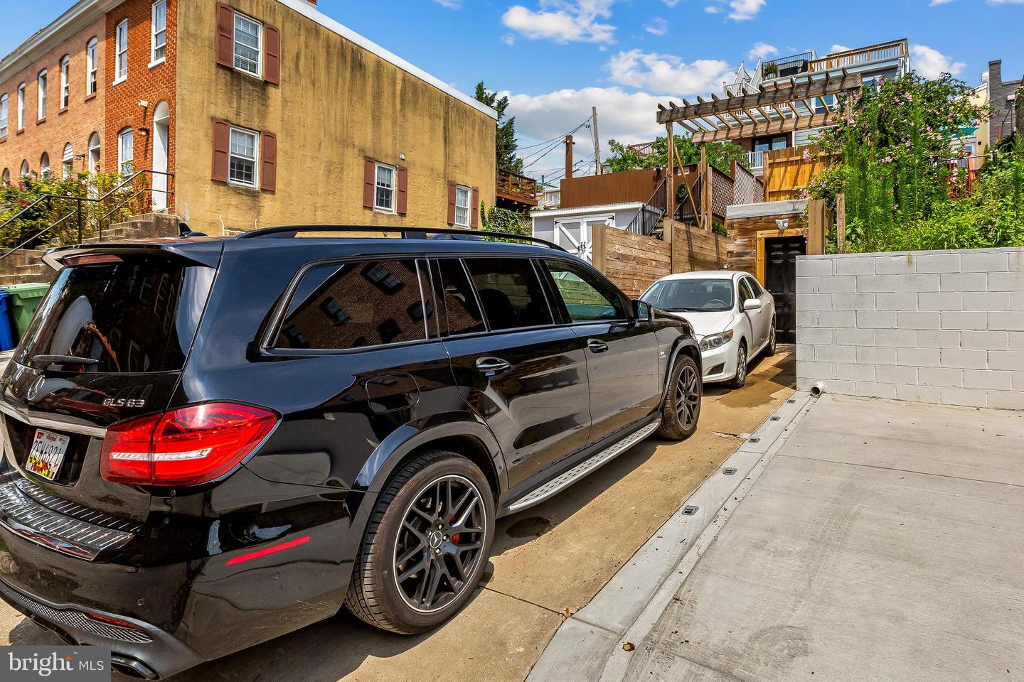 333 E Hamburg St