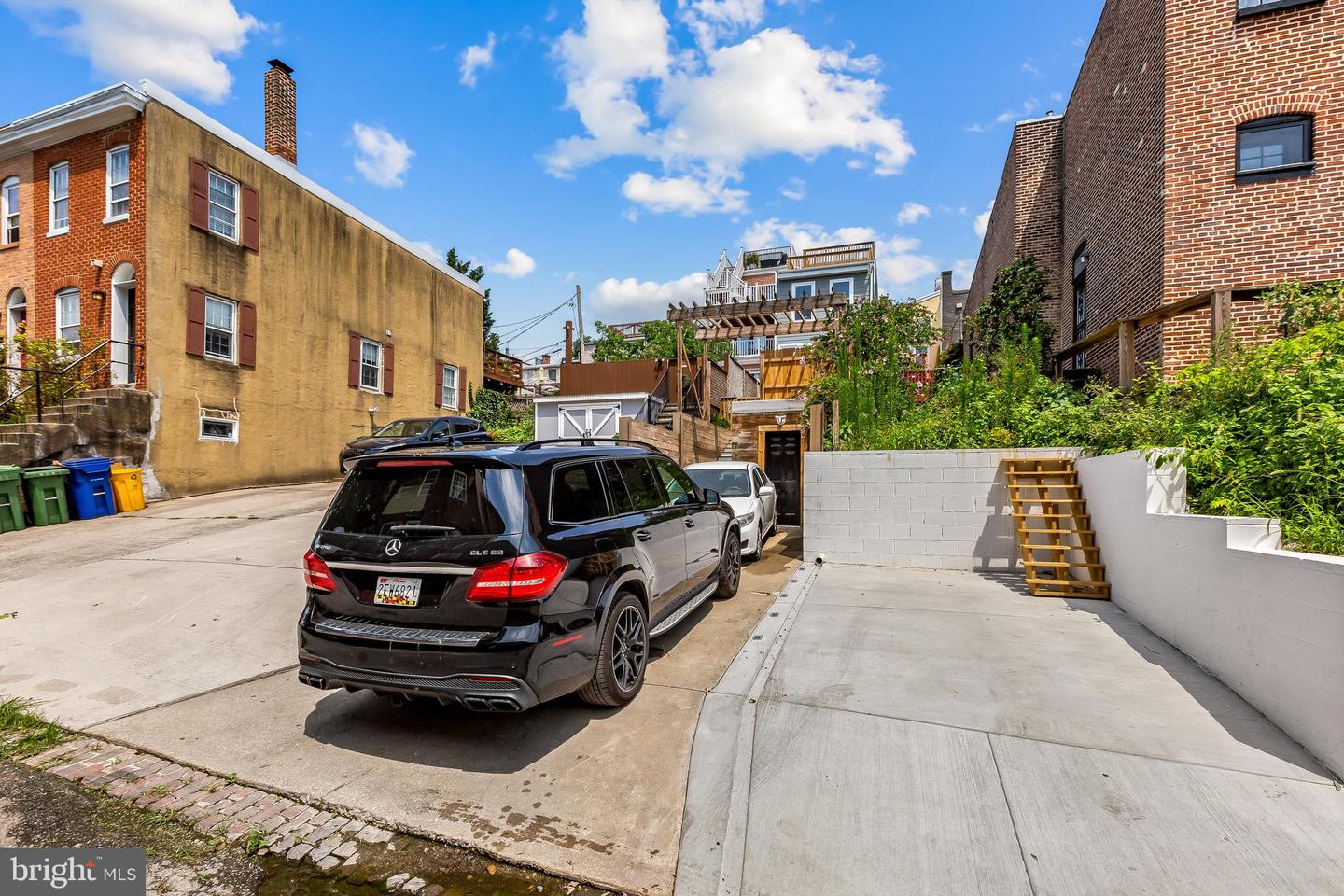 333 E Hamburg St