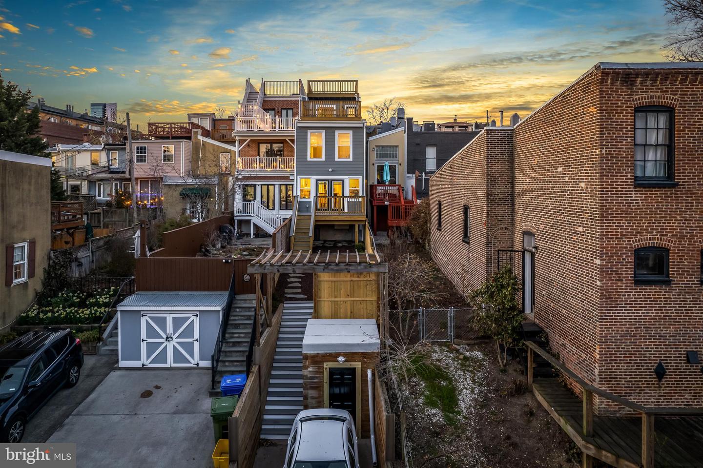 333 E Hamburg St