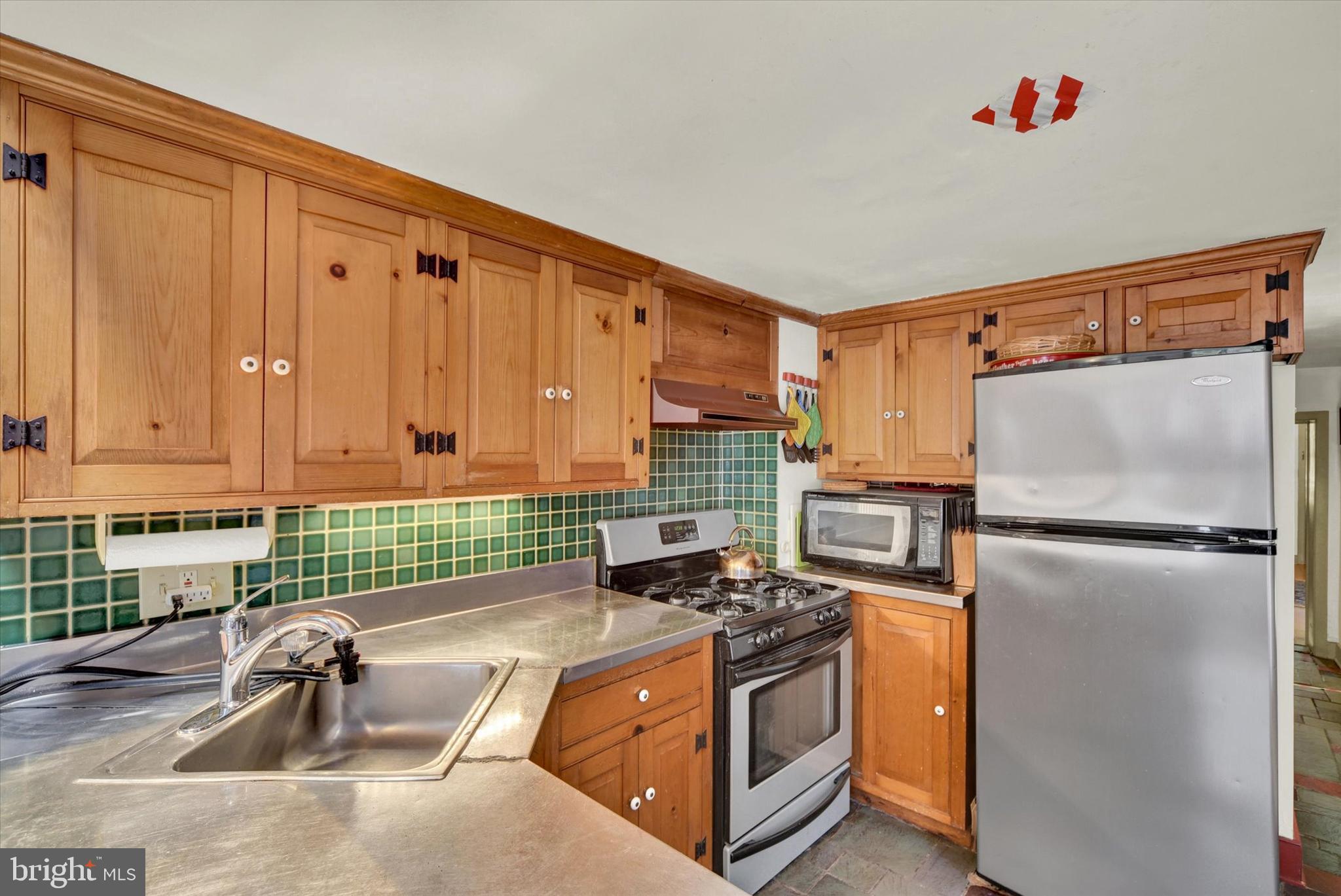 1611 Lancaster St