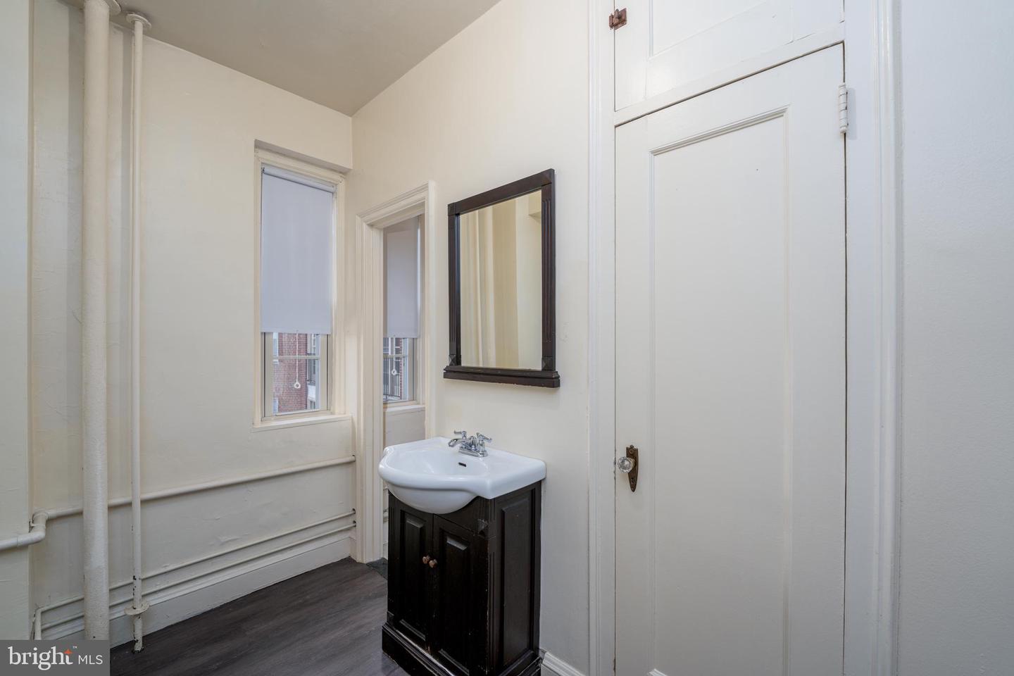 100 UNIVERSITY PKWY #2D