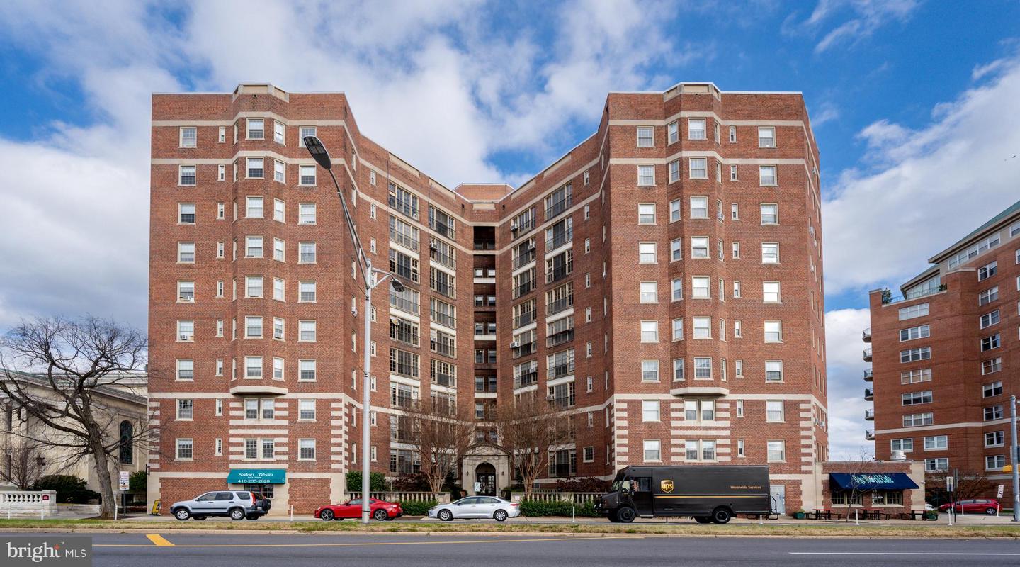 100 UNIVERSITY PKWY #2D