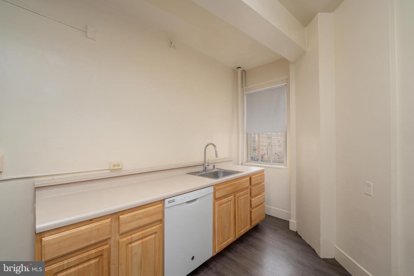 100 UNIVERSITY PKWY #2D