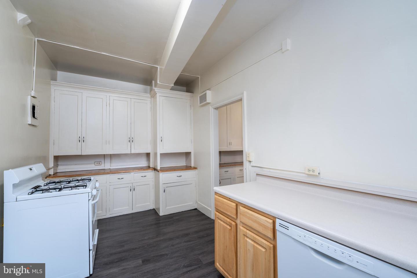 100 UNIVERSITY PKWY #2D