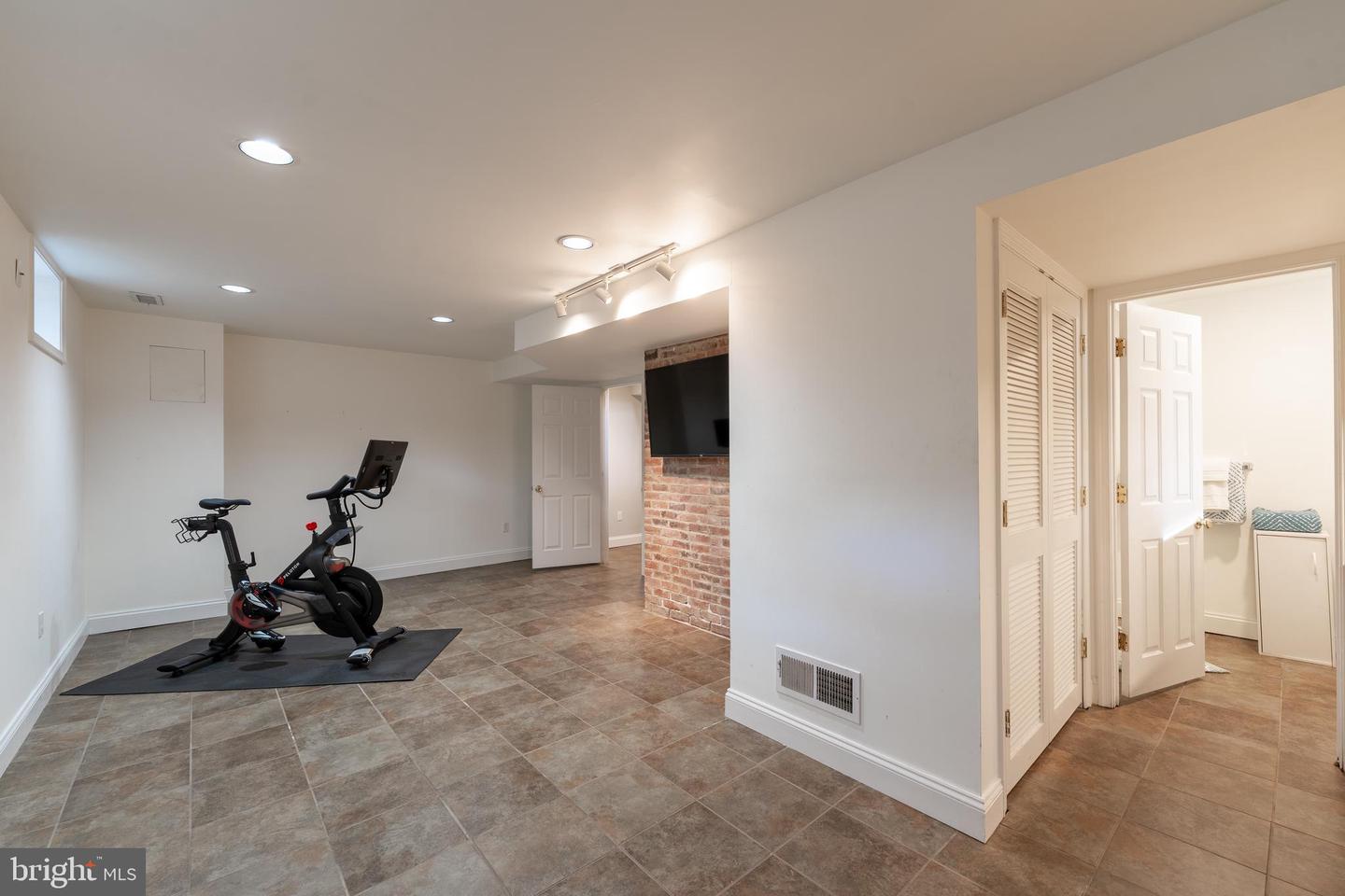 1609 W Rogers Ave W