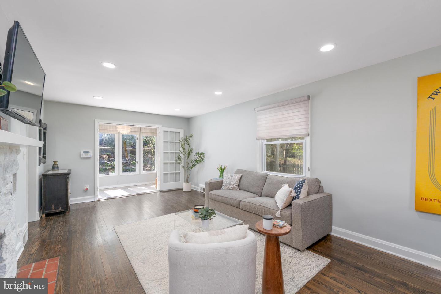 1609 W Rogers Ave W