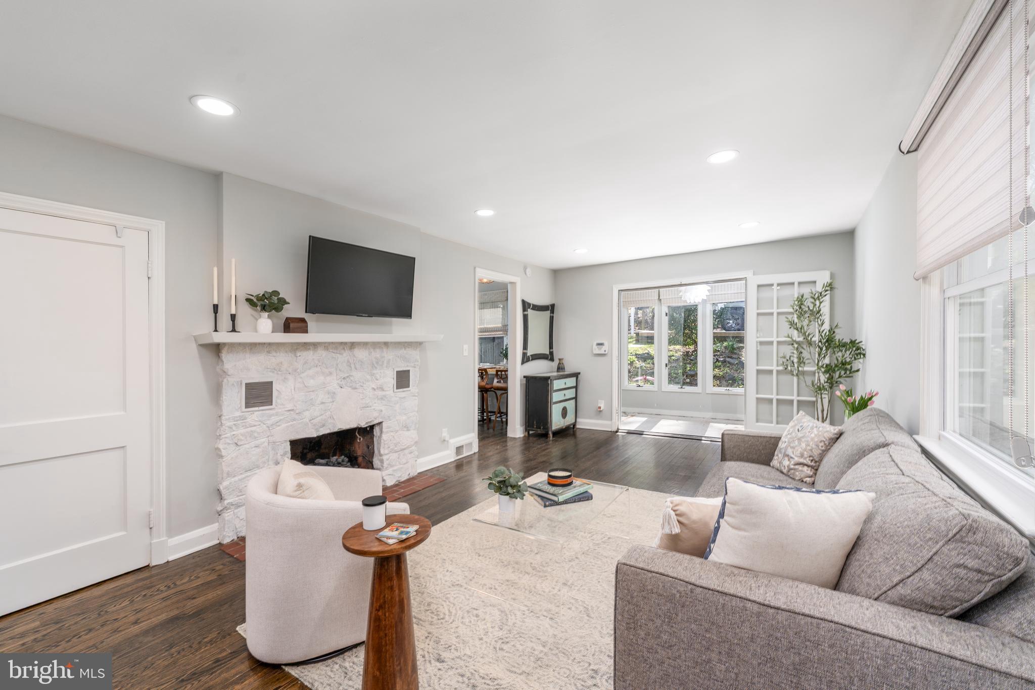 1609 W Rogers Ave W