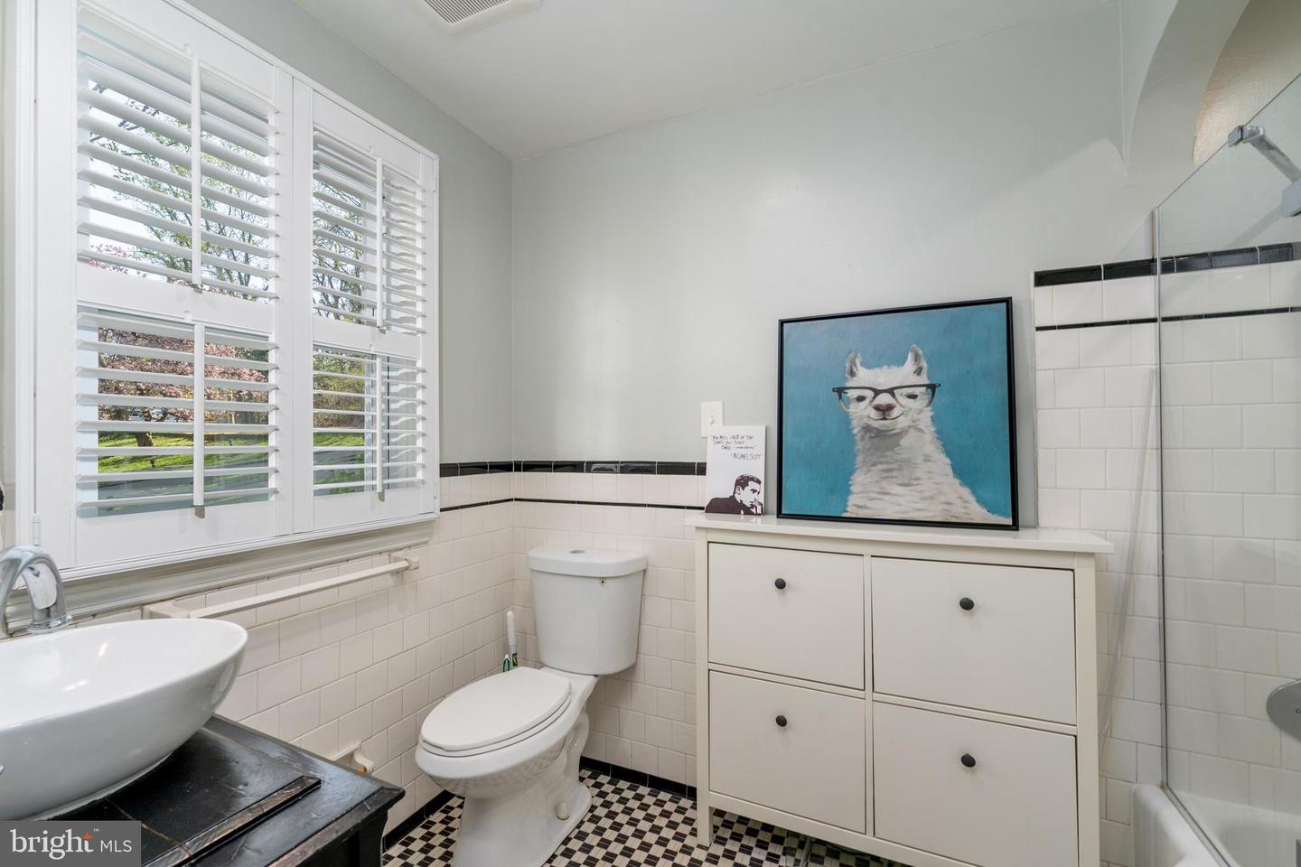 1609 W Rogers Ave W