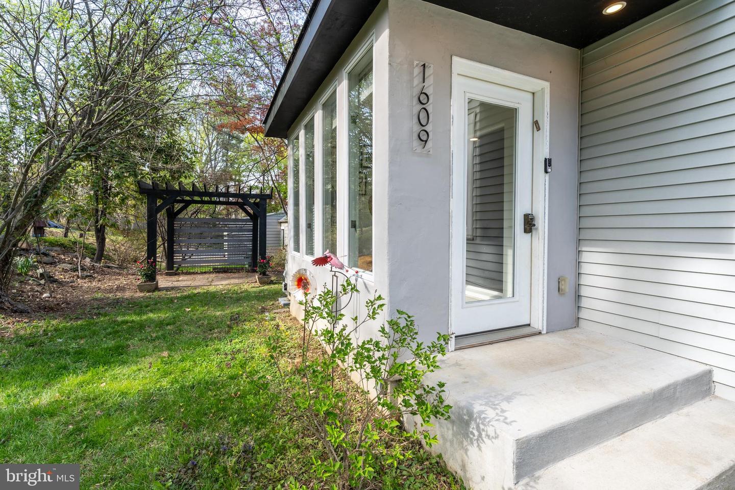 1609 W Rogers Ave W