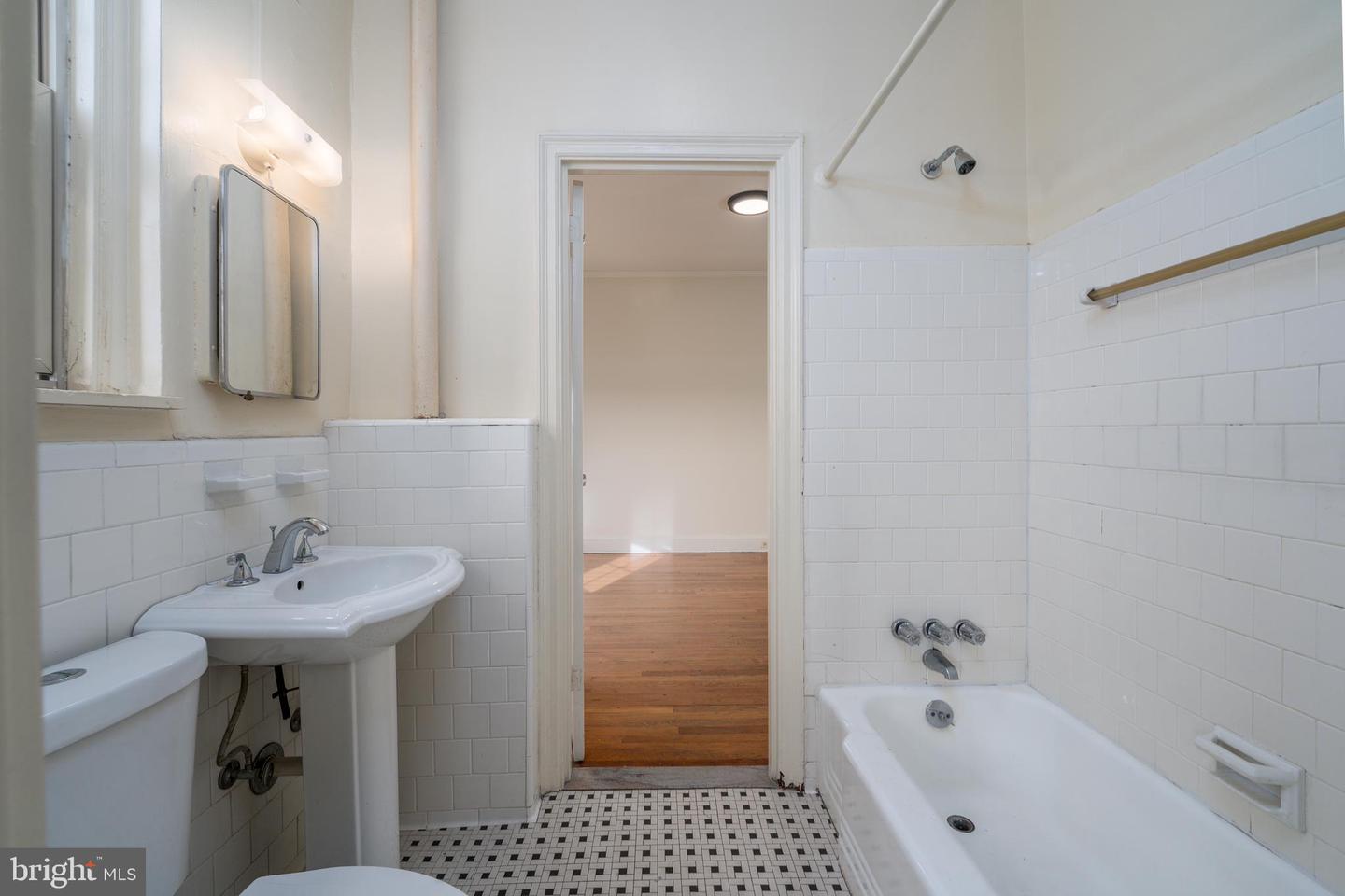 100 W UNIVERSITY PKWY #2B