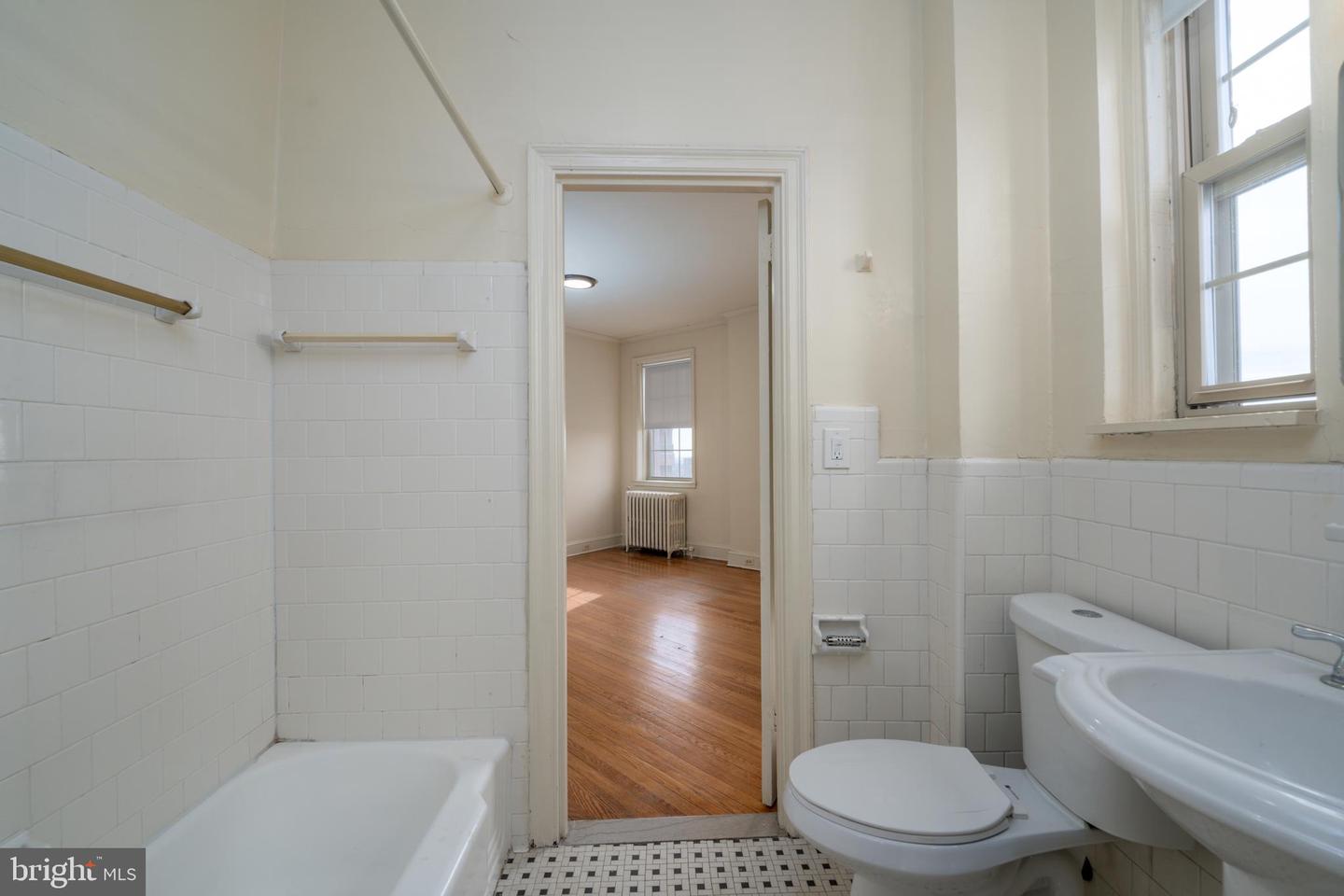 100 W UNIVERSITY PKWY #2B
