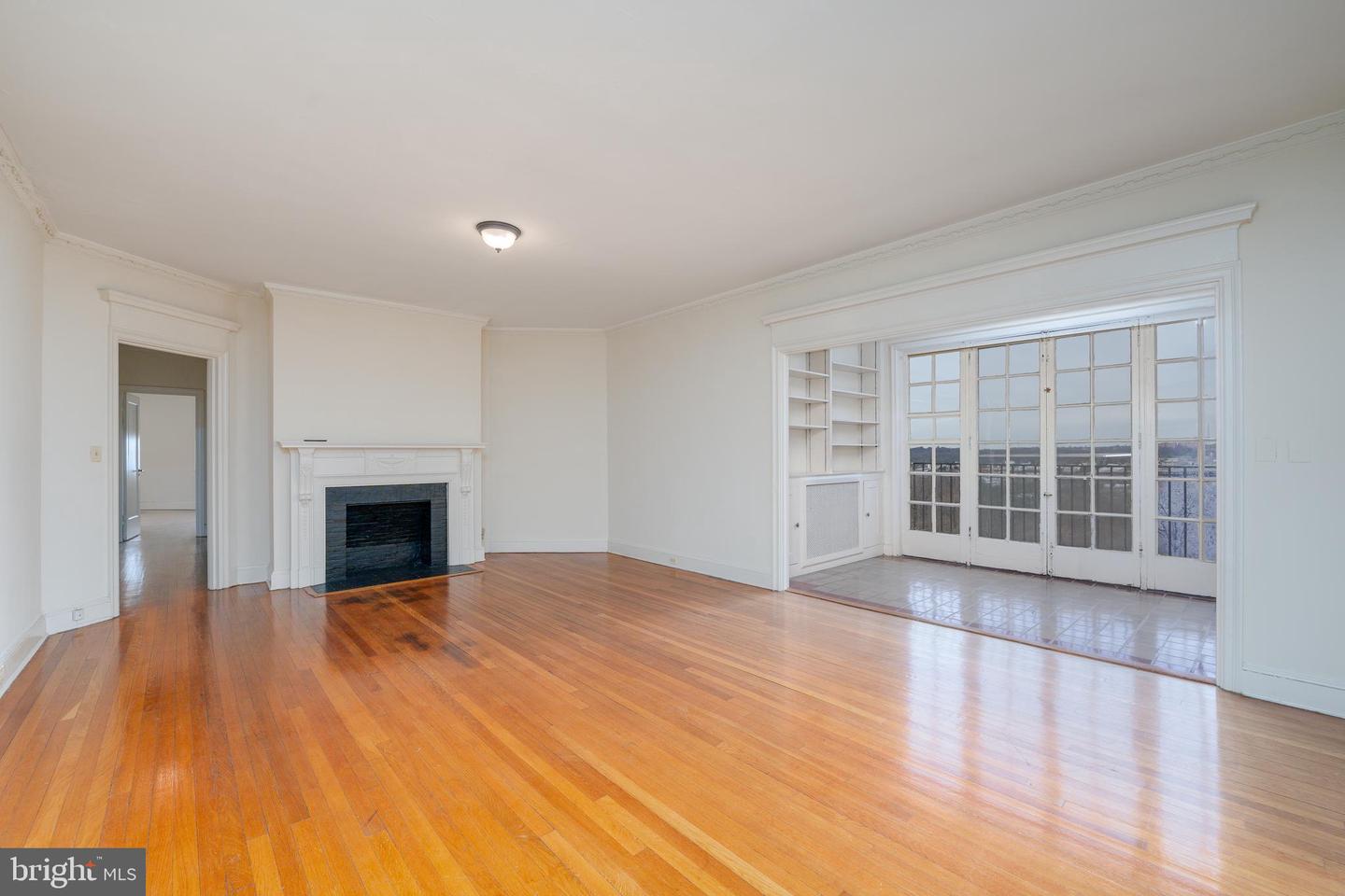 100 W UNIVERSITY PKWY #2B