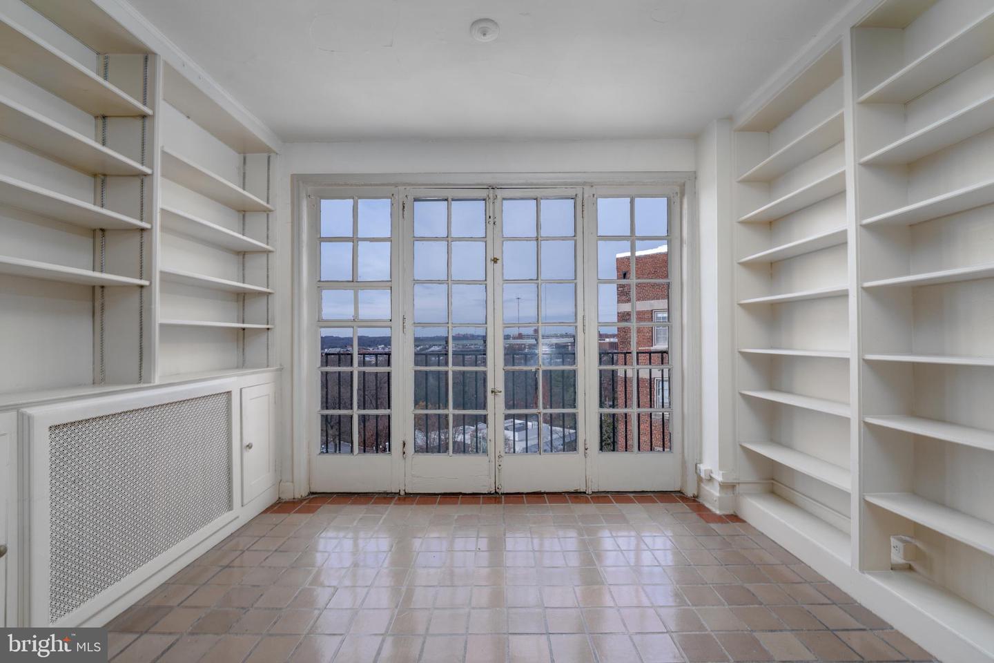 100 W UNIVERSITY PKWY #2B
