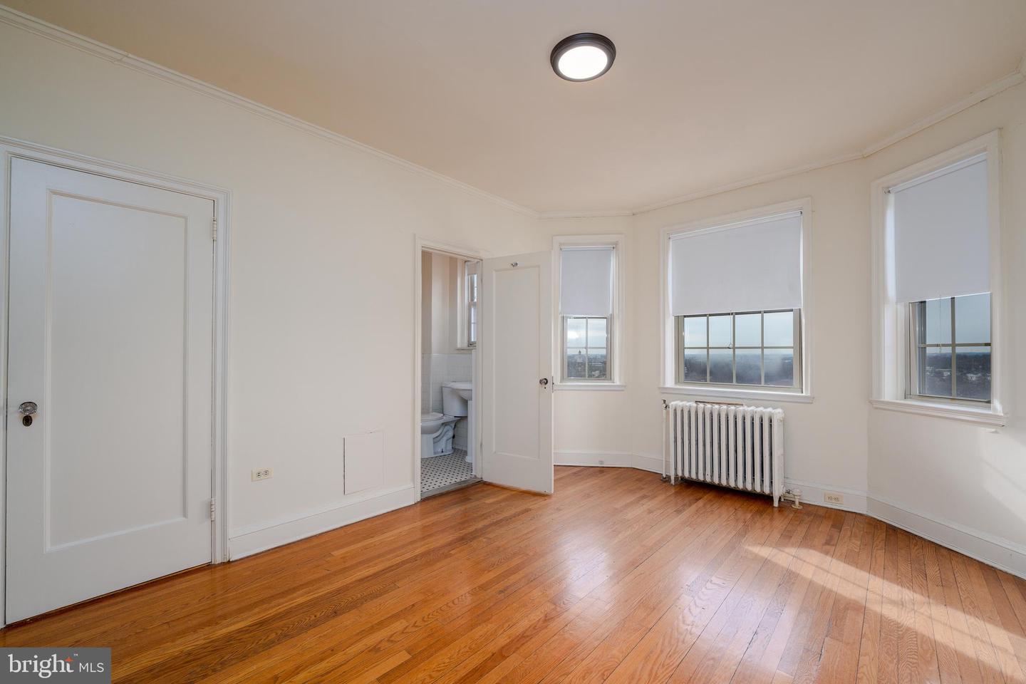 100 W UNIVERSITY PKWY #2B