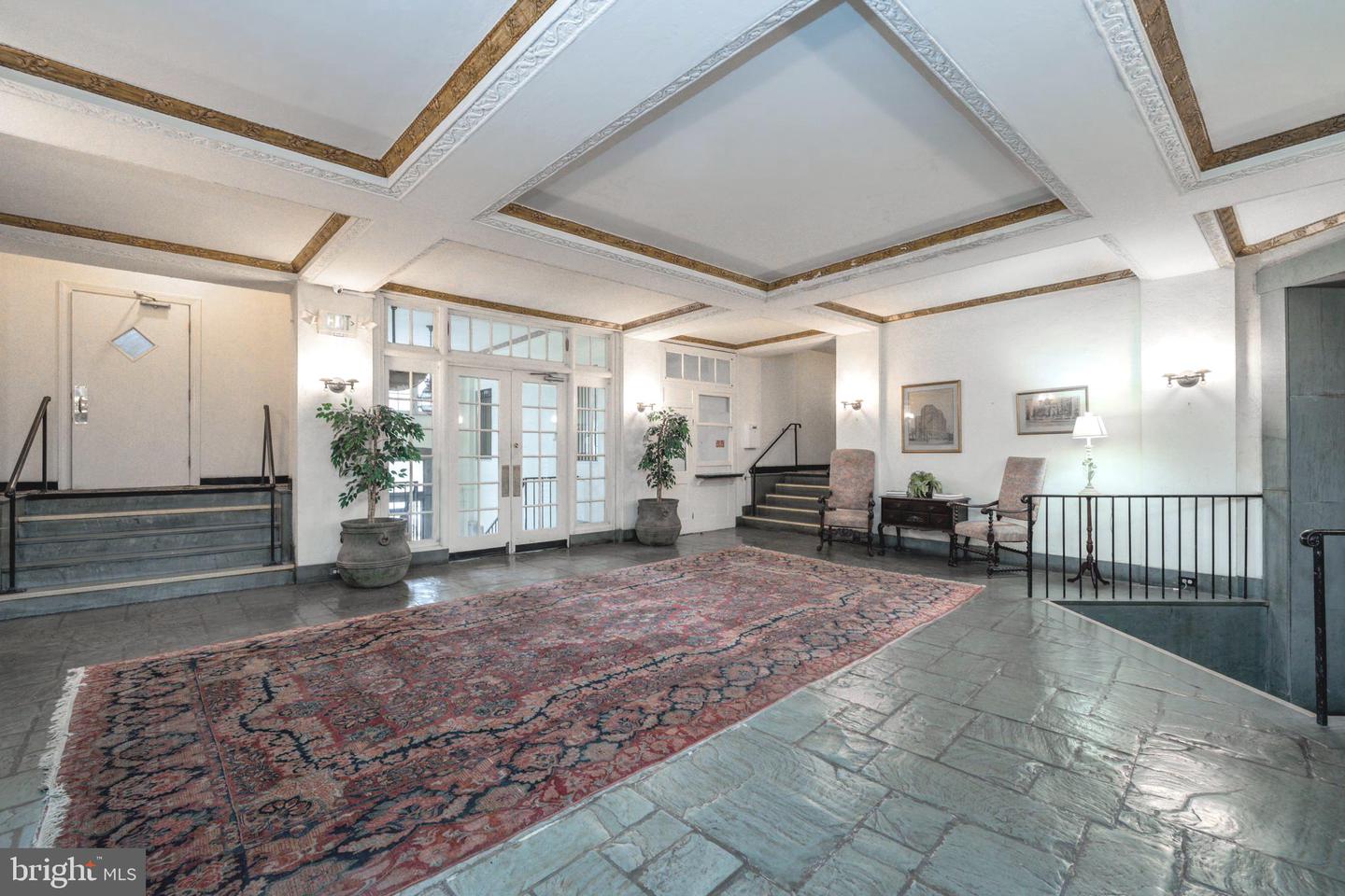 100 W UNIVERSITY PKWY #2B