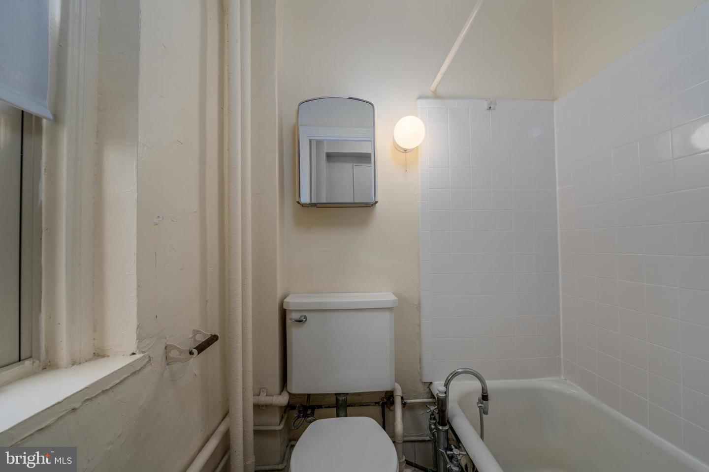 100 UNIVERSITY PKWY #8D