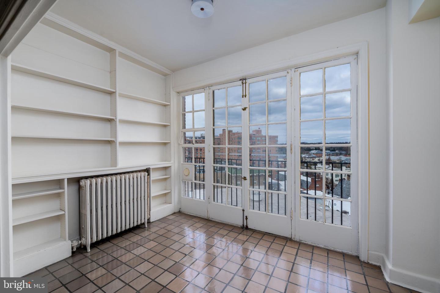 100 UNIVERSITY PKWY #8D