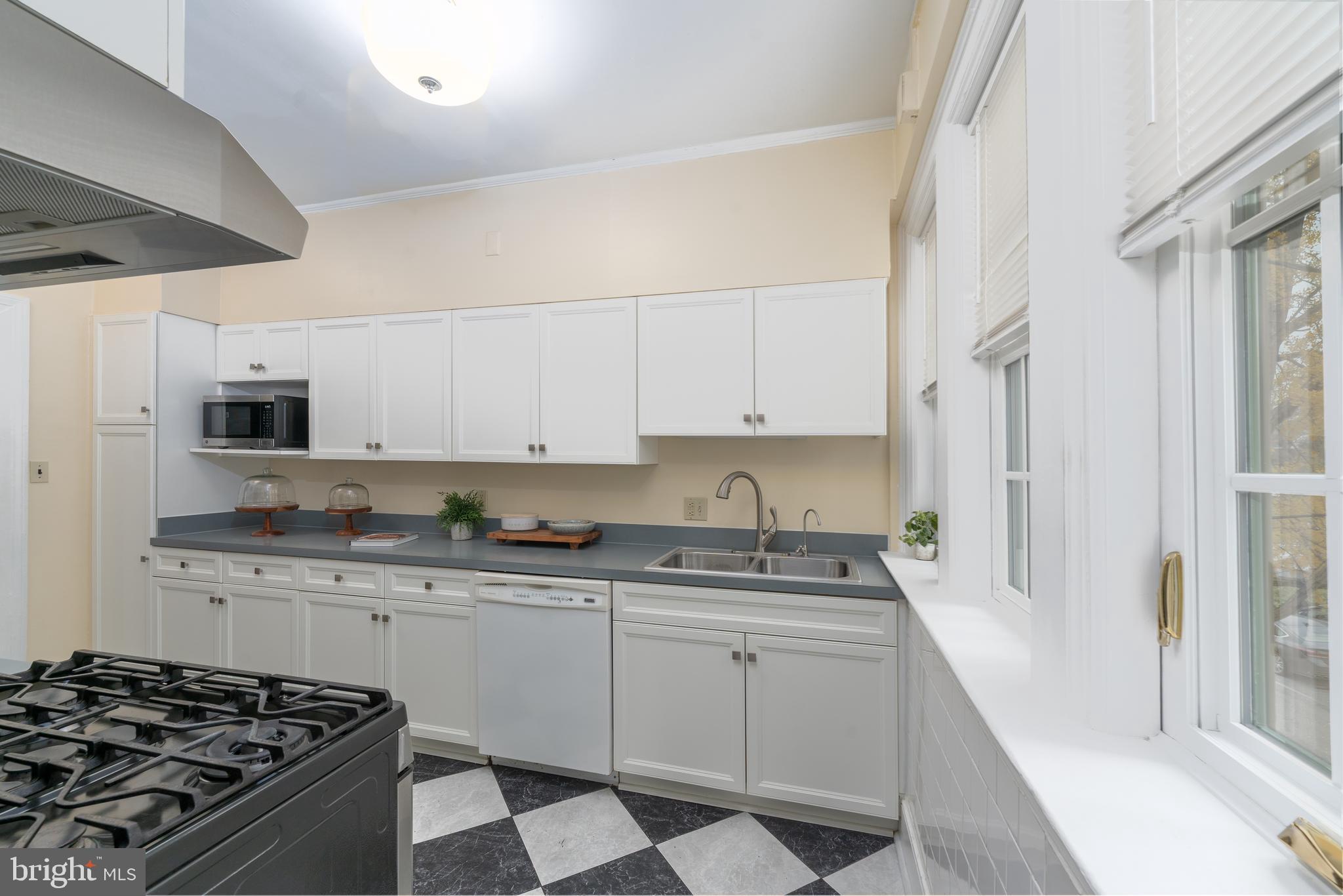 102 W 39TH STREET 2B