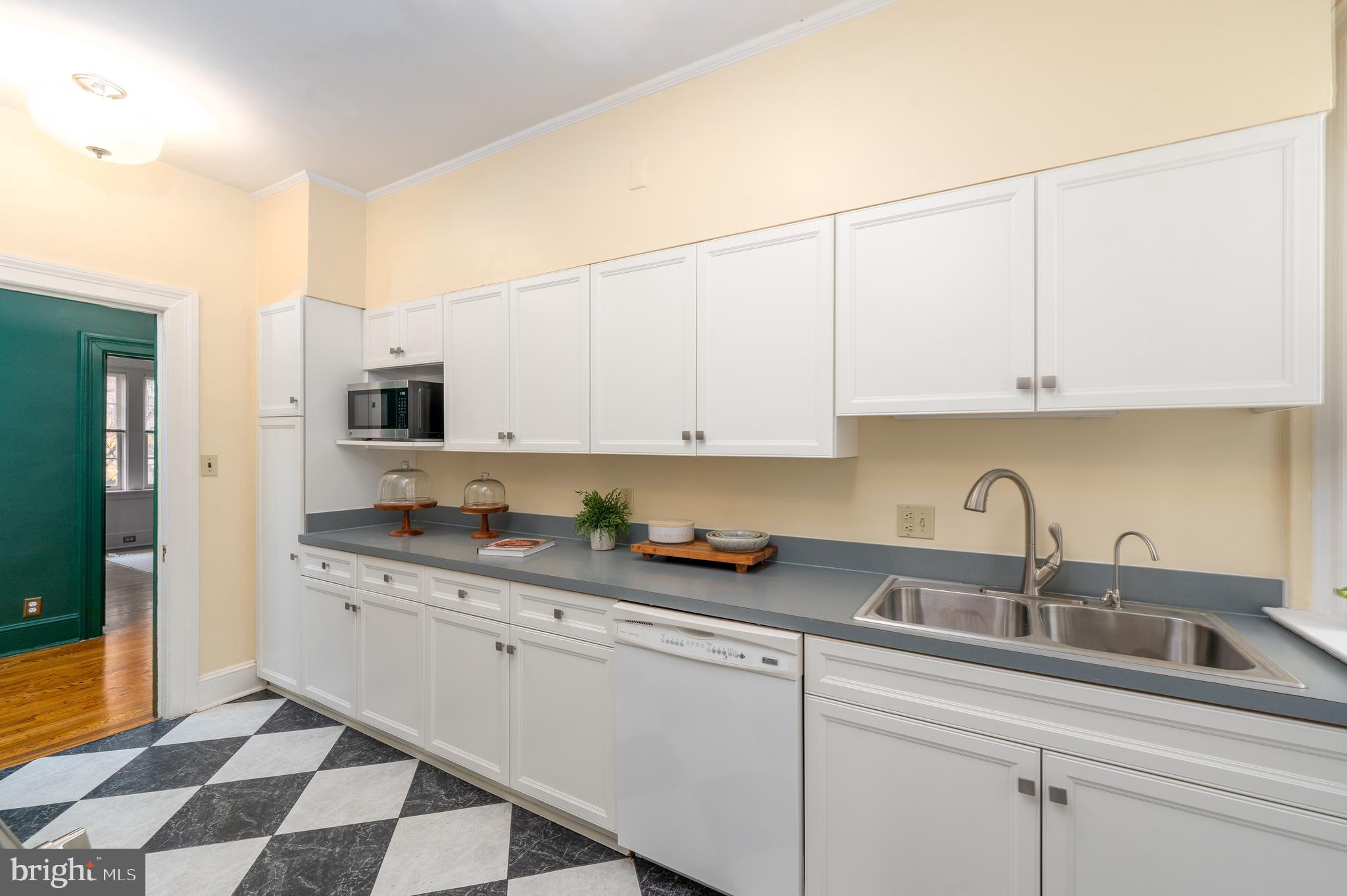 102 W 39TH STREET 2B