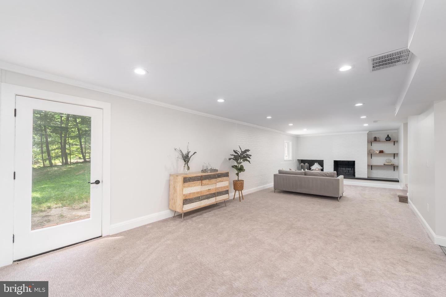10 Chapel Ct