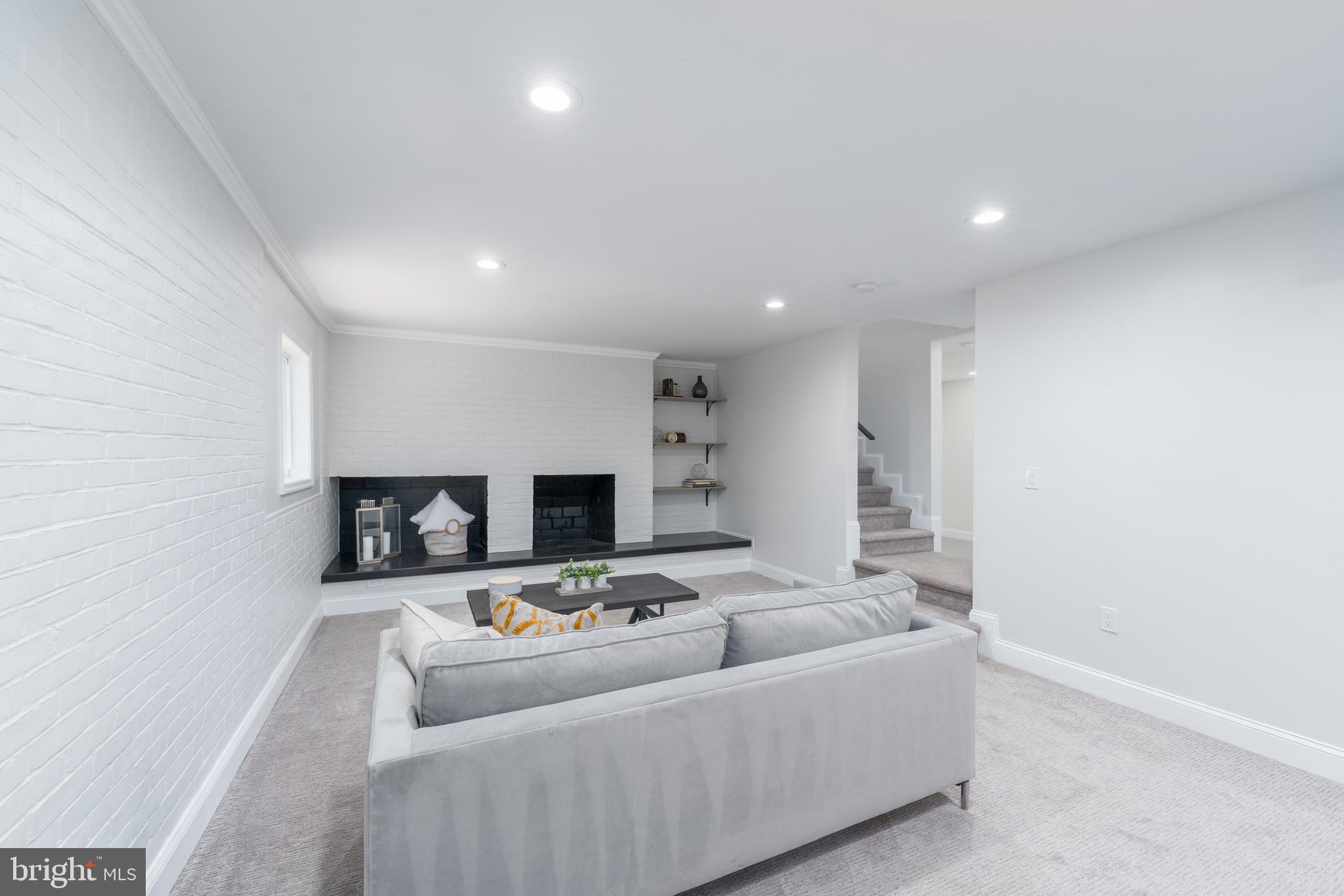 10 Chapel Ct