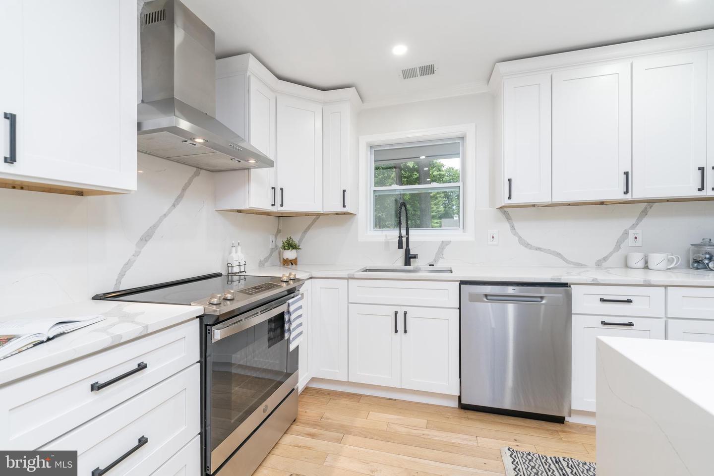 10 Chapel Ct