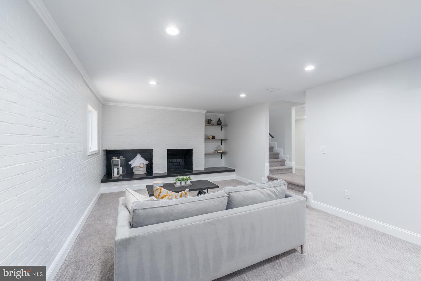 10 Chapel Ct