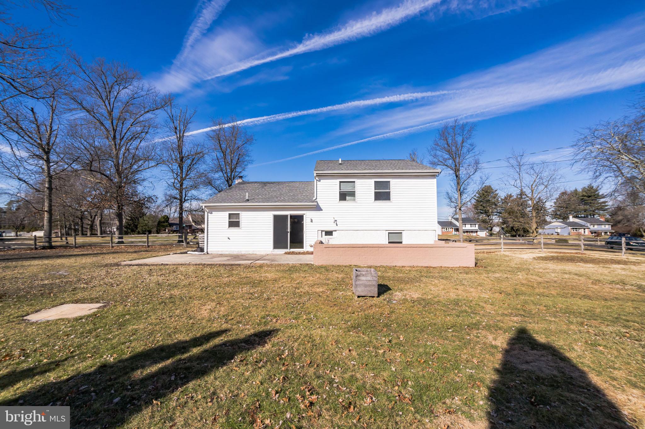 1746 Larchwood Dr