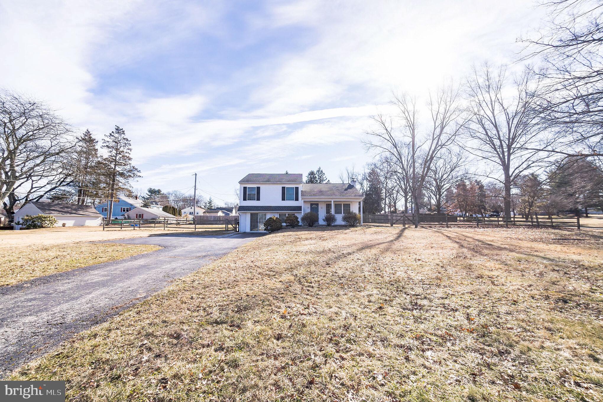 1746 Larchwood Dr