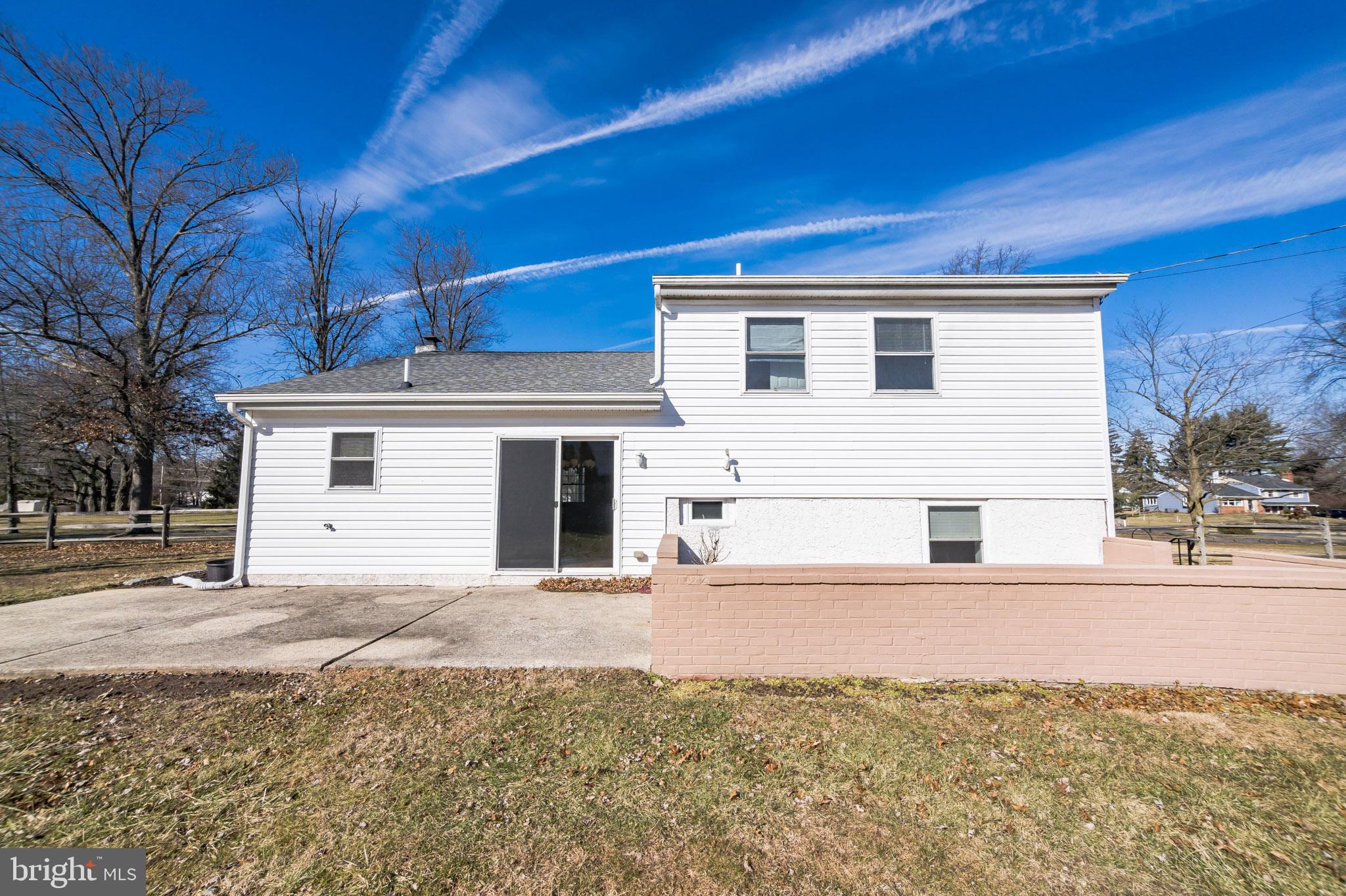 1746 Larchwood Dr