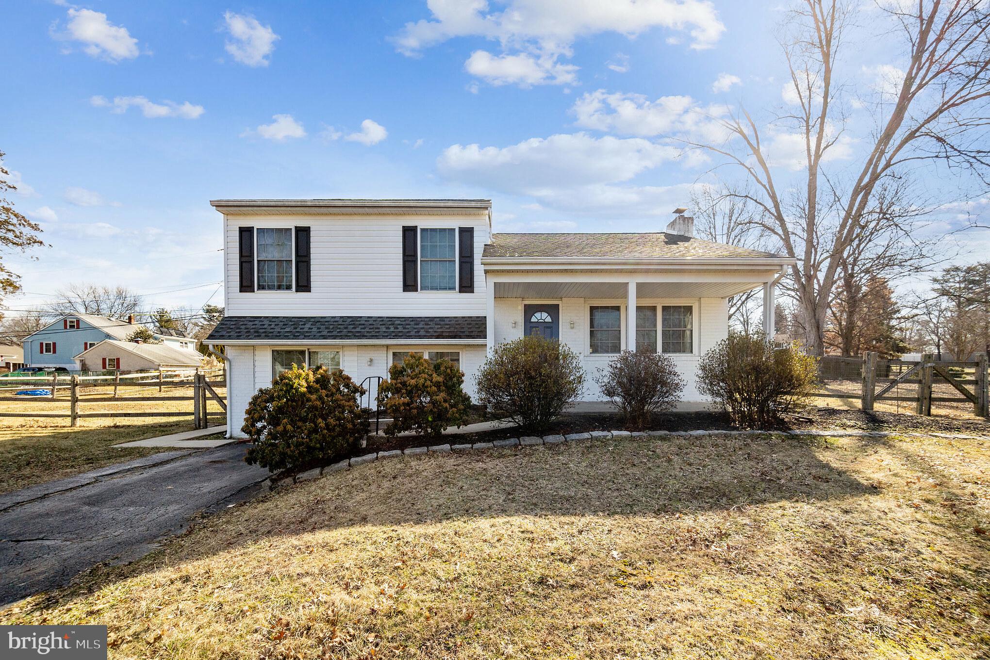 1746 Larchwood Dr