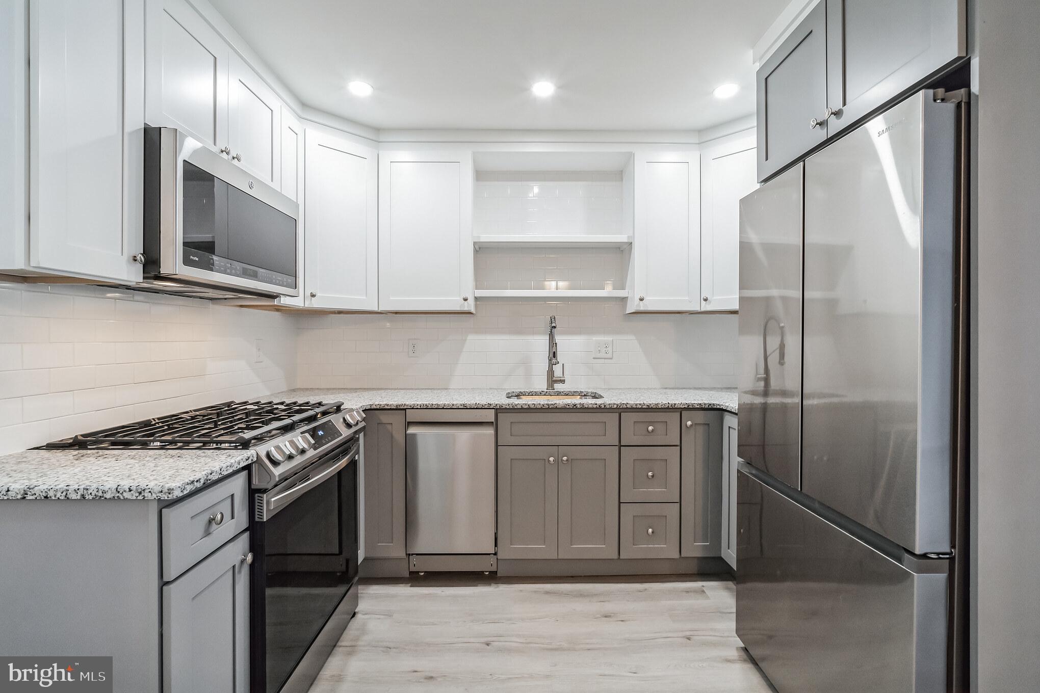 611 Roxborough AVENUE Unit: 607A