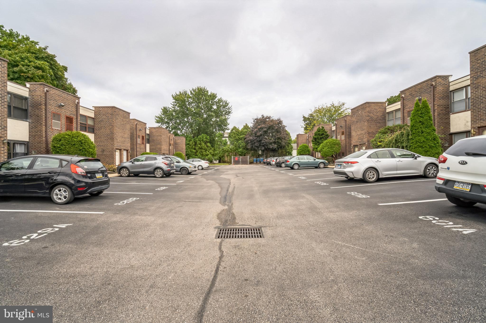 611 Roxborough AVENUE Unit: 607A