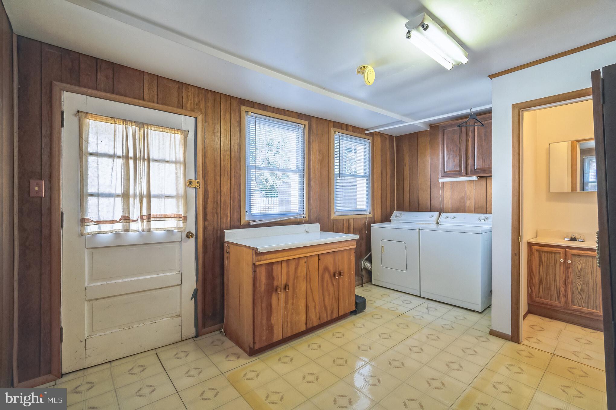 606 Hermitage STREET