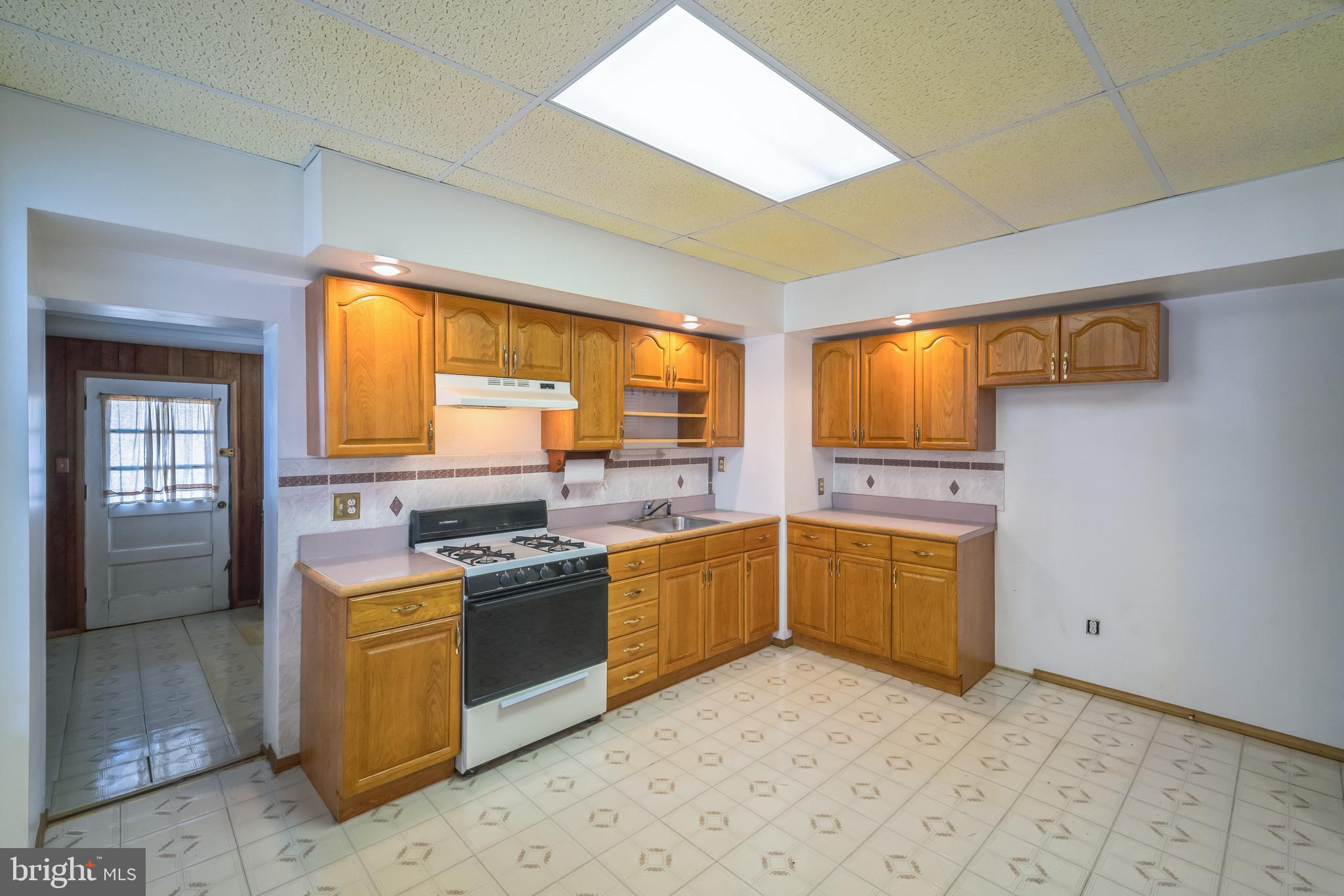 606 Hermitage STREET